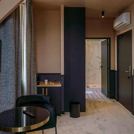 Bed & Breakfast De La 4*