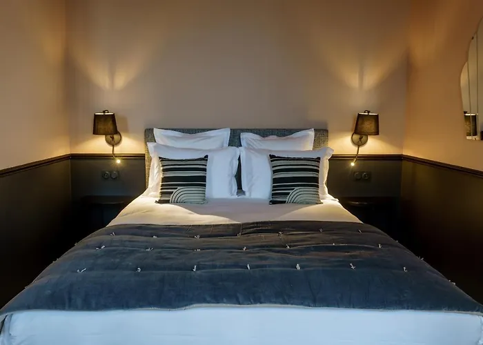 לינה וארוחת בוקר De La