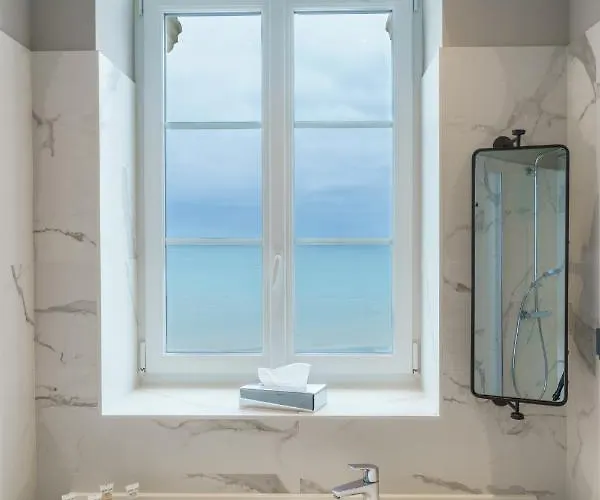 לינה וארוחת בוקר De La