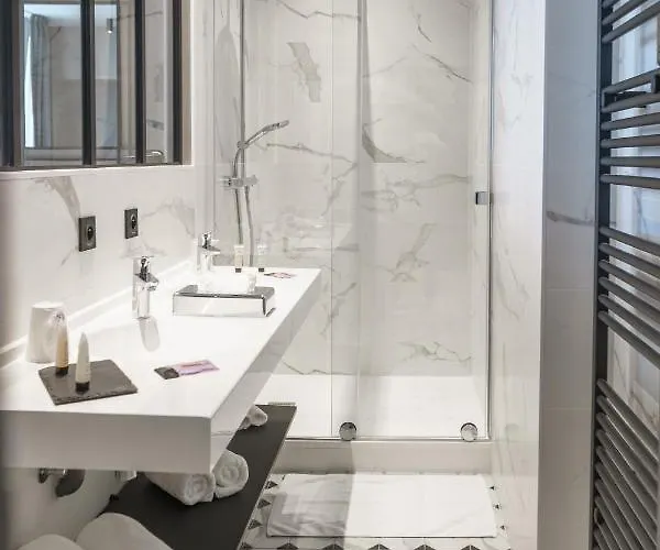 לינה וארוחת בוקר De La