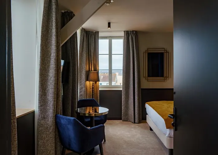 לינה וארוחת בוקר De La 4*