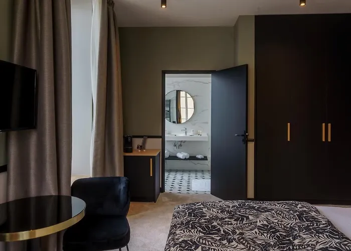 De La לינה וארוחת בוקר ליון-סור-מר