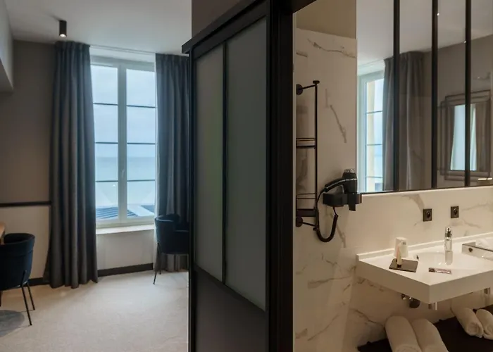 De La לינה וארוחת בוקר ליון-סור-מר